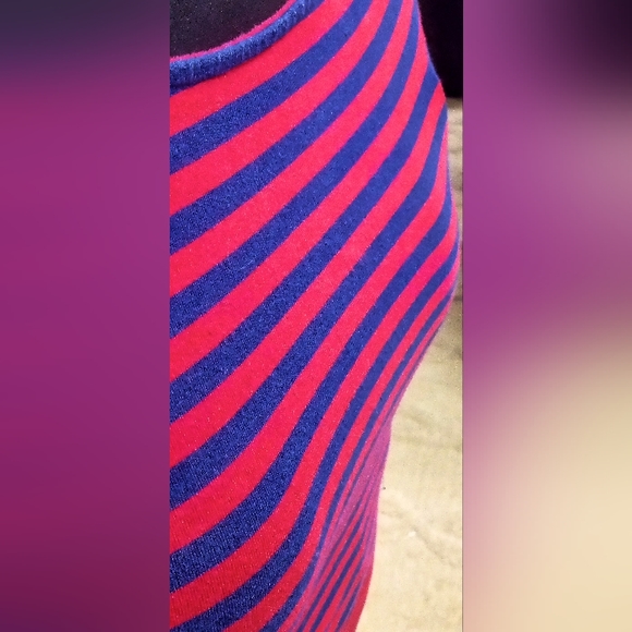 Small Blue and Red Crop Top - Picture 3 of 3